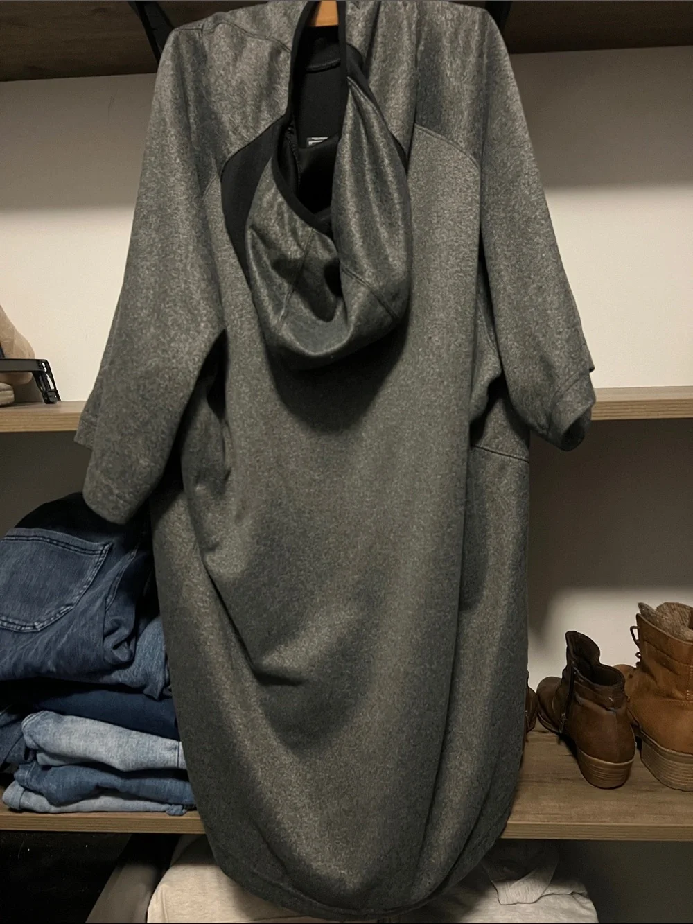 Nike Men's Dark Gray hooded Short-Sleeve Sweatshirt